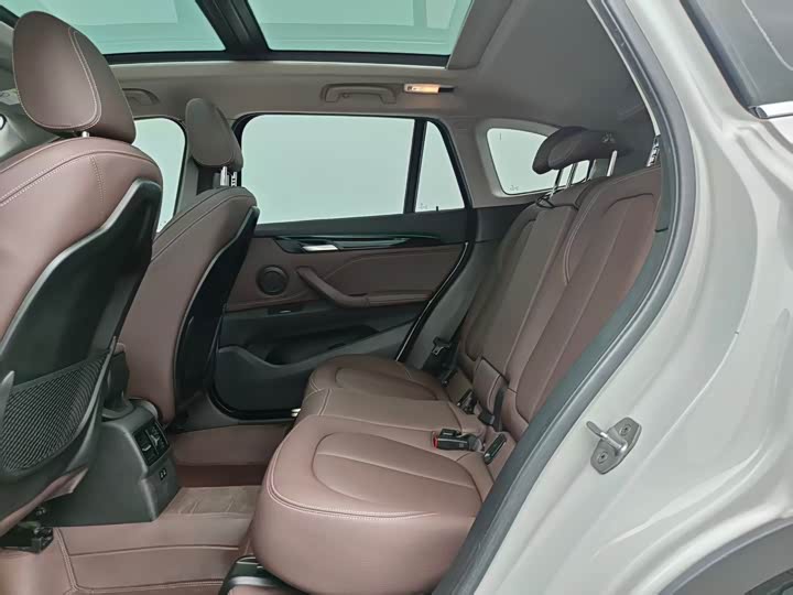BMW X1 2020 s Drive 20 Li — фото 8