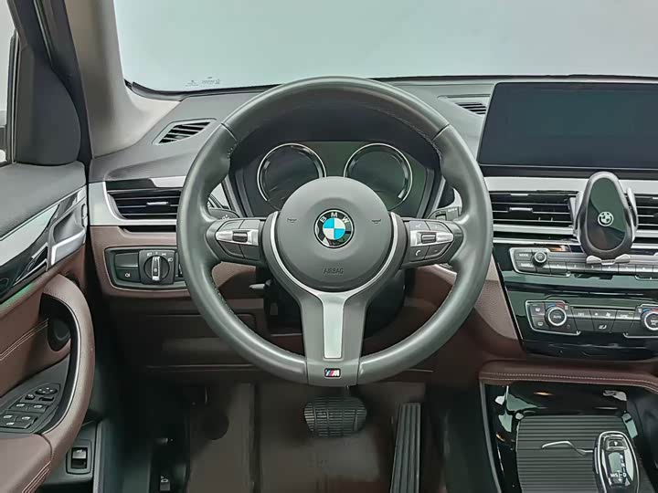 BMW X1 2020 s Drive 20 Li — фото 18