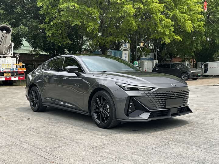 Changan UNI-V 2022 1.5 T Premium — фото 3