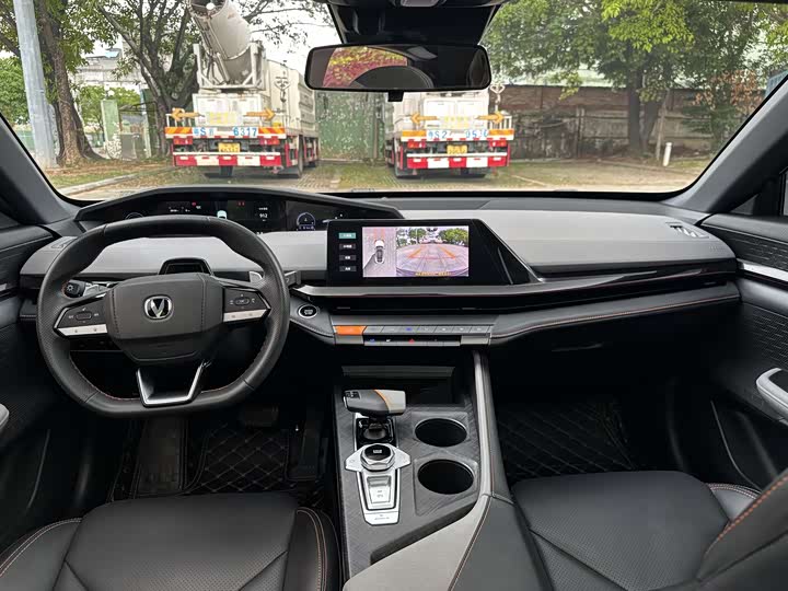 Changan UNI-V 2022 1.5 T Premium — фото 24