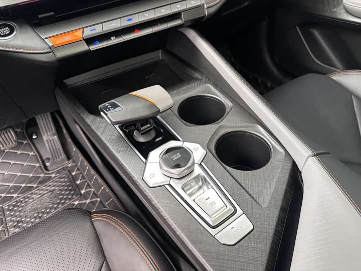 Changan UNI-V 2022 1.5 T Premium — фото 22
