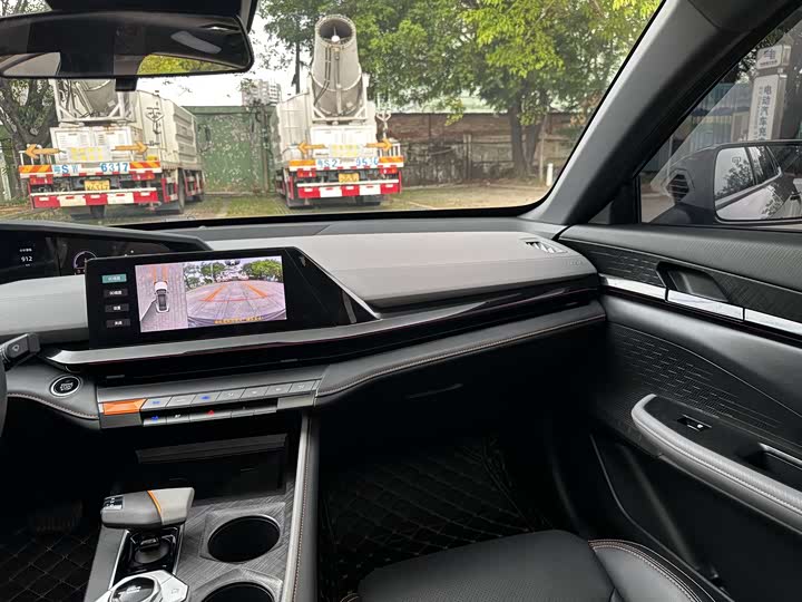 Changan UNI-V 2022 1.5 T Premium — фото 26