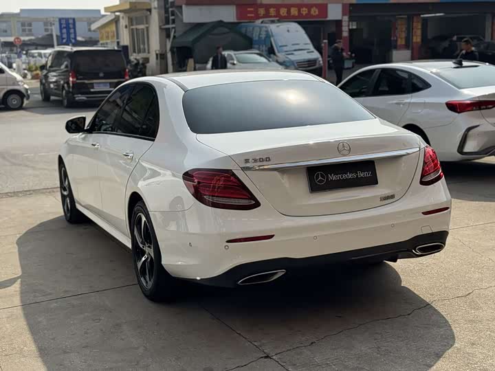 Mercedes-Benz E-Class E 200 спорт — фото 5