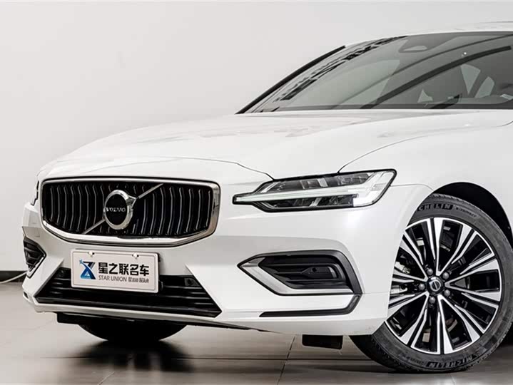 Volvo S60 2024 B 4 — фото 3