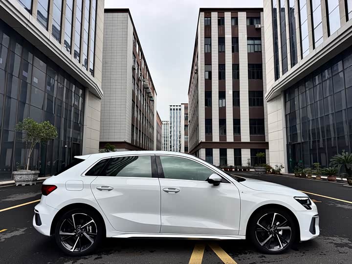 Audi A3 2022 Sportback 35 TFSI Sport — фото 5