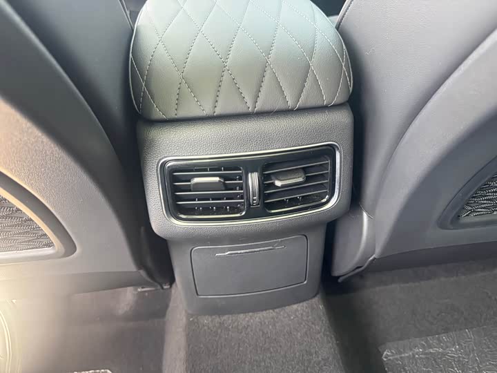 Hongqi HS5 2023 2.0 T 4 WD Pro — фото 14