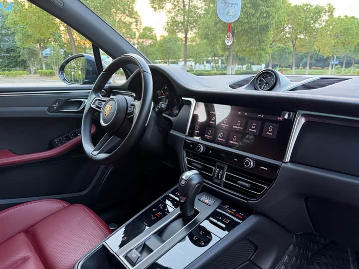 Porsche Macan 2023 Macan 2.0 T — фото 13