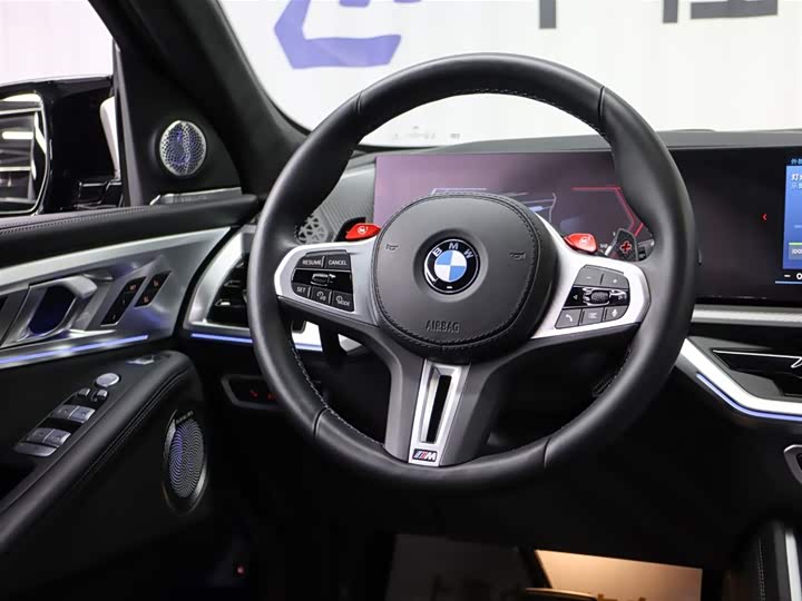BMW XM 2023 50e — фото 17