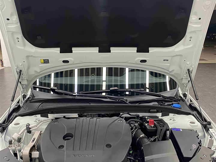 Volvo S60 2025 B 4 — фото 18