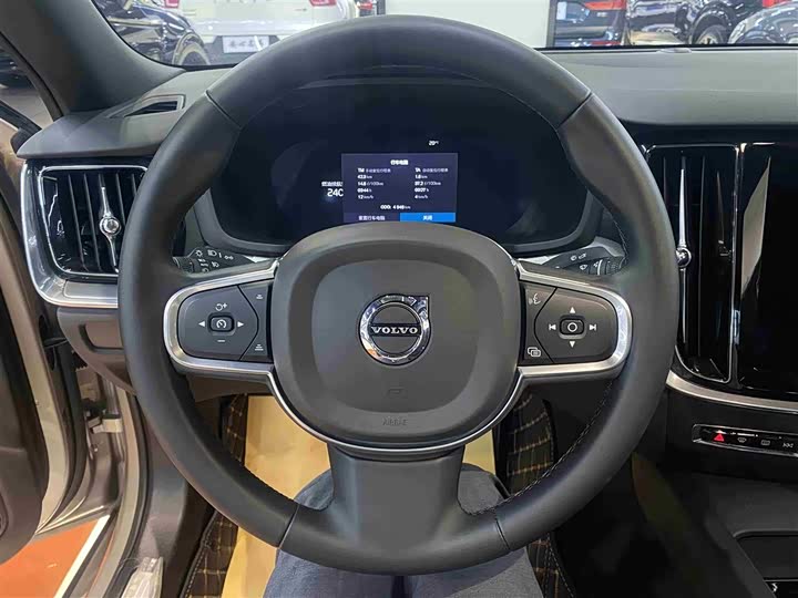 Volvo S60 2025 B 4 — фото 12