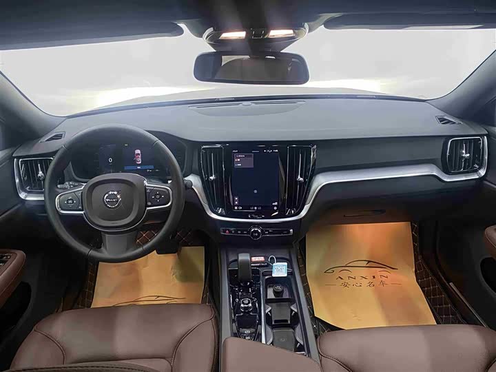 Volvo S60 2025 B 4 — фото 14