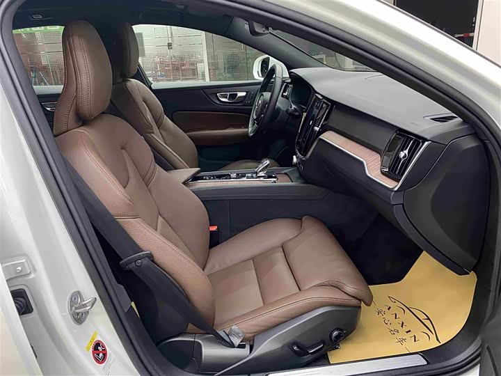 Volvo S60 2025 B 4 — фото 10