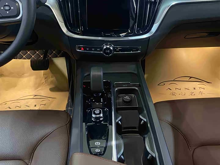 Volvo S60 2025 B 4 — фото 16