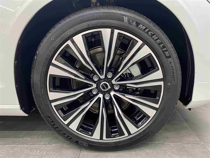 Volvo S60 2025 B 4 — фото 18