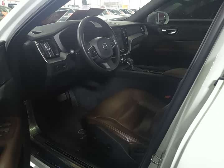 Volvo XC60 2020 T 5 4 WD — фото 11