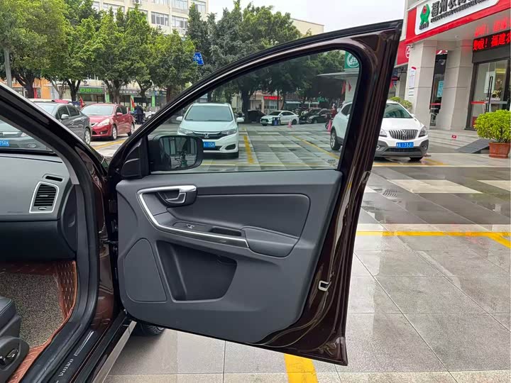 Volvo XC60 2017 T 5 — фото 27