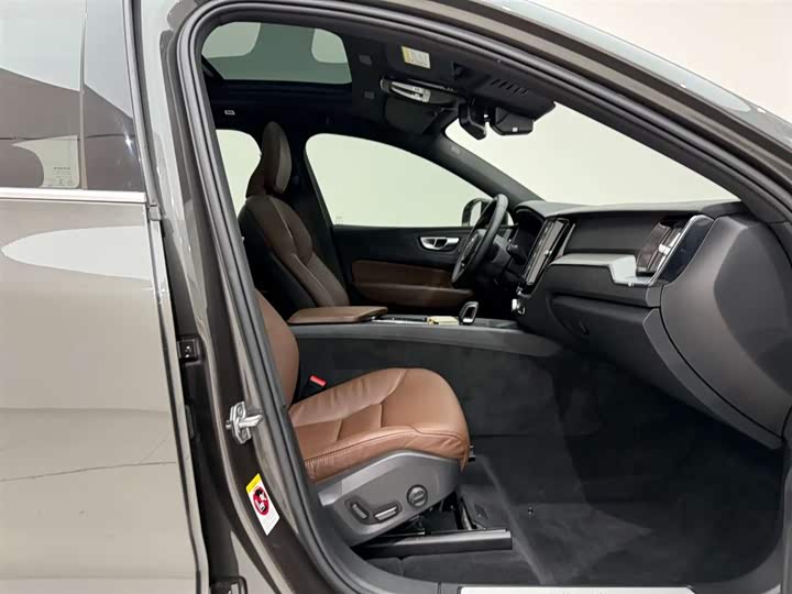 Volvo XC60 2022 B 5 4 WD — фото 19