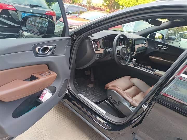 Volvo XC60 2021 T 5 4 WD — фото 16