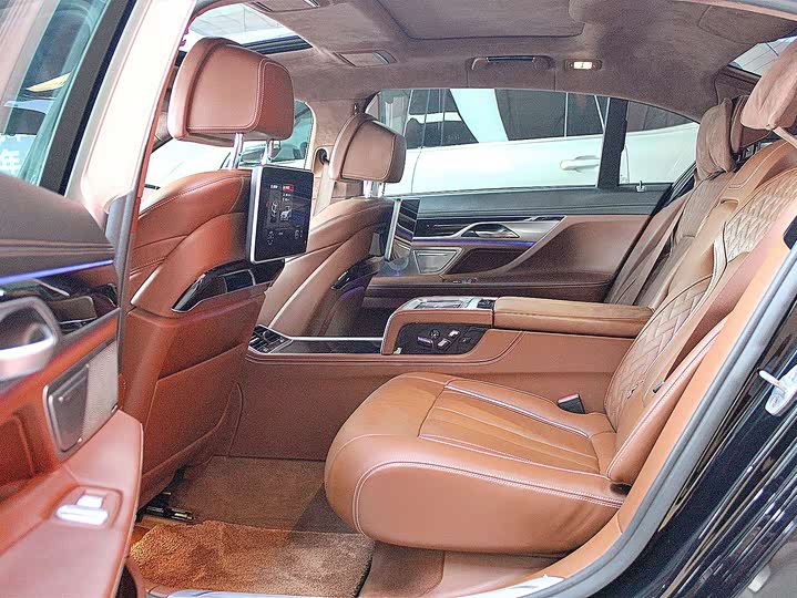 BMW 7-Series 2018 750 Li x Drive M — фото 7