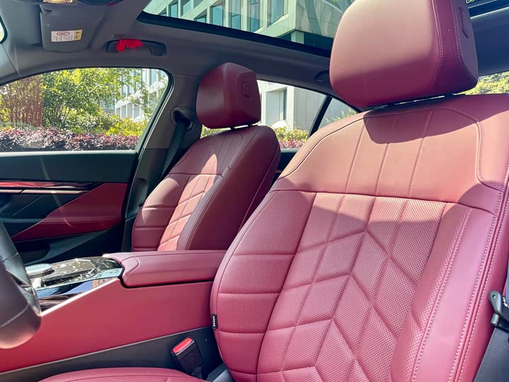 BMW 5-Series 2025 530 Li Leading M — фото 12