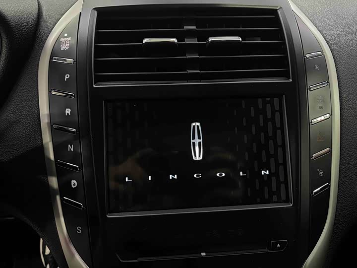 Lincoln MKC 2017 2.0 T 2 WD — фото 13