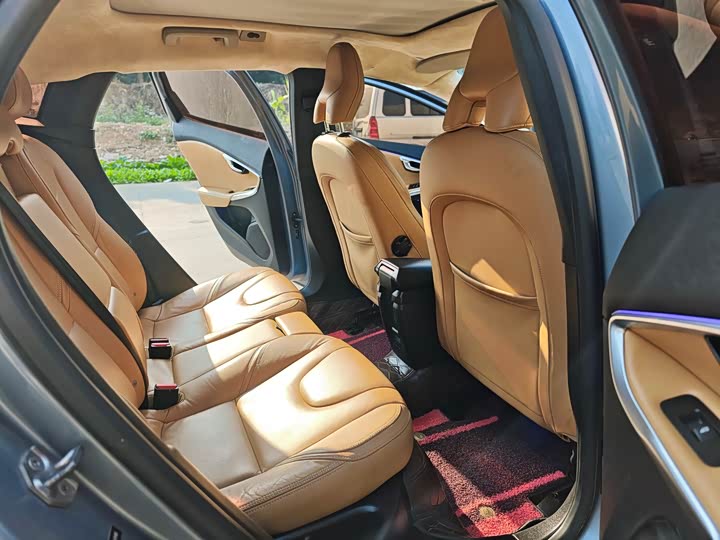 Volvo V40 2017 T 3 — фото 12