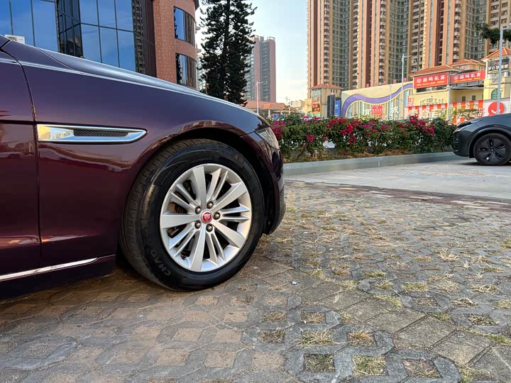 Jaguar XFL 2017 XFL 2.0 T 240 PS — фото 7