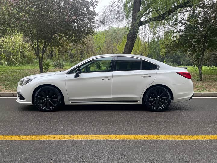 Subaru Legacy — фото 3
