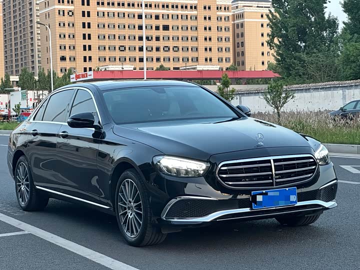 Mercedes-Benz E-Class 2023 E 260 L Sport — фото 3