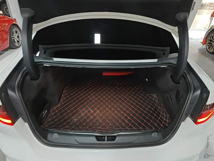 Jaguar XEL 2020 2.0 T 200 PS R-DYNAMIC — фото 19