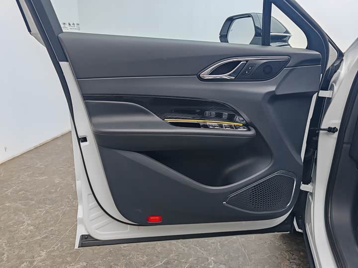 Hongqi HS3 PHEV 2024 115km — фото 19