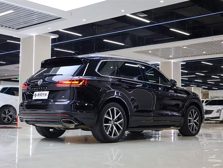Volkswagen Touareg — фото 14