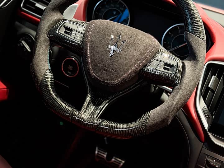 Maserati Ghibli 2023 3.0 T Modena — фото 6