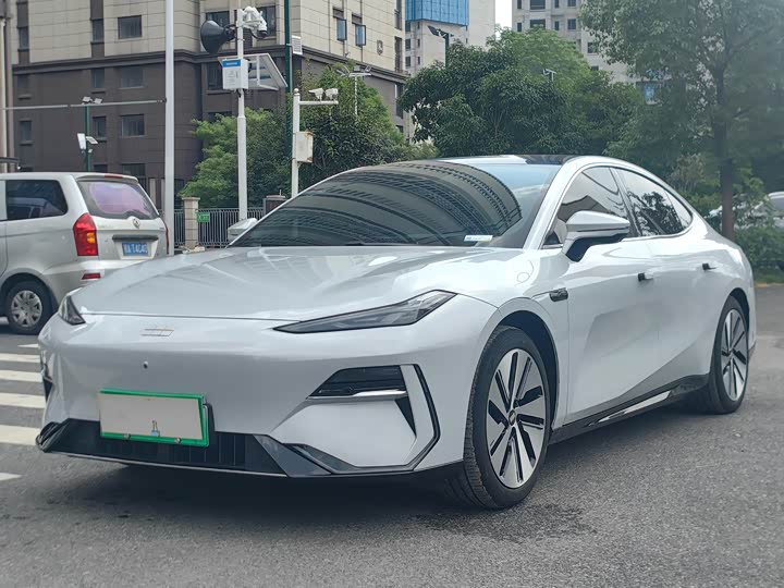 Geely Galaxy E8 2024 550km MAX — фото 1