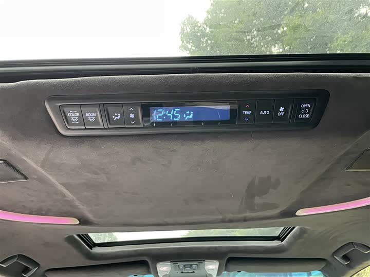 Toyota Alphard — фото 17