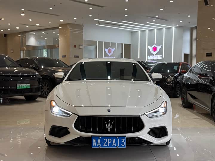 Maserati Ghibli 2023 3.0 T Modena — фото 2