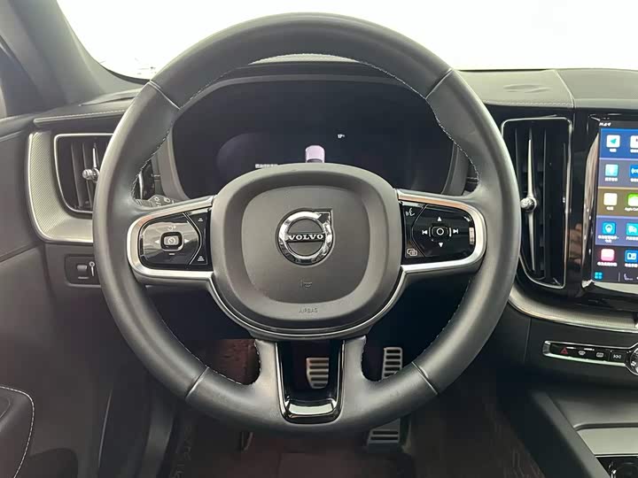 Volvo XC60 2022 B 5 4 WD — фото 8