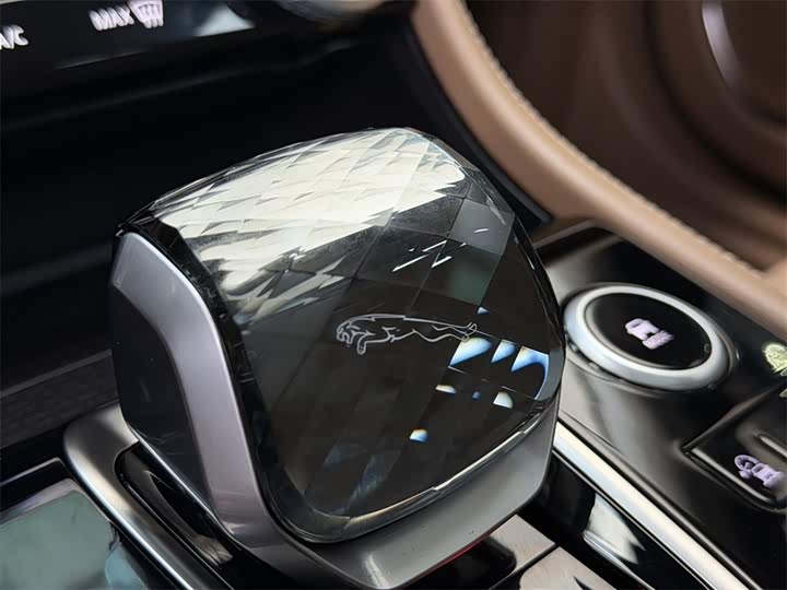 Jaguar XFL 2025 2.0 T P 250 2 WD — фото 11