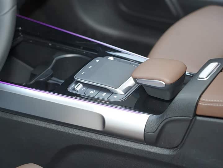 Mercedes-Benz GLB 2024 GLB 220 — фото 13