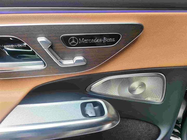 Mercedes-Benz E-Class 2024 E 300 L Luxury — фото 14