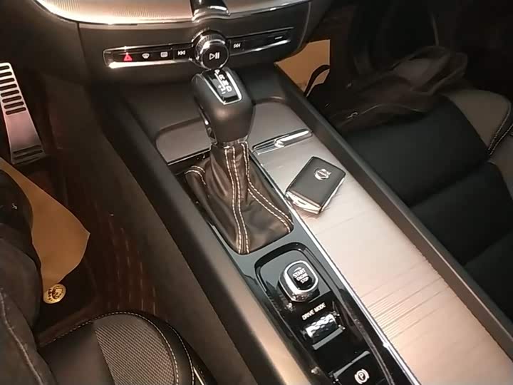 Volvo XC60 2020 T 5 4 WD — фото 14
