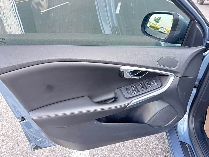 Volvo V 40 2019 T 3 — фото 15