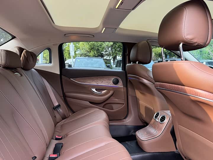 Mercedes-Benz E-Class E 260 L — фото 13