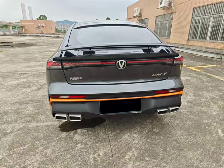 Changan UNI-V 2024 1.5 T Sport — фото 8