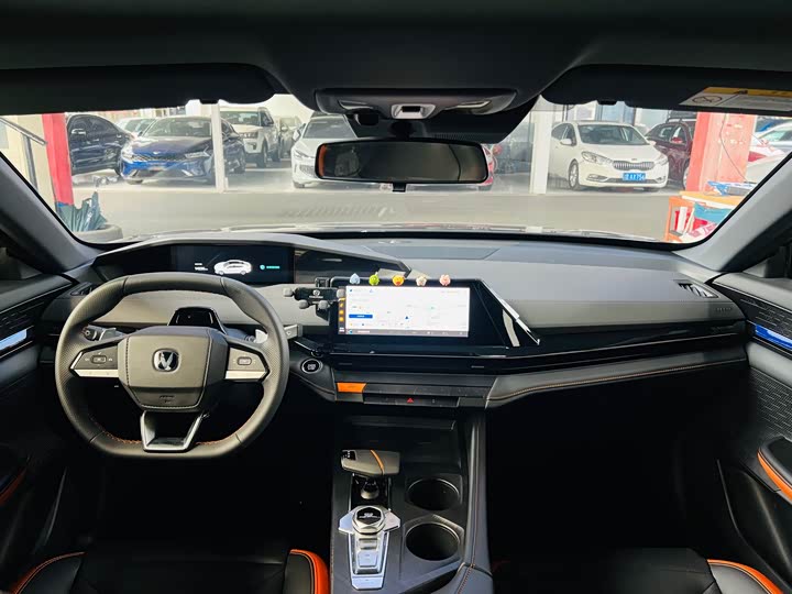 Changan UNI-V 2024 1.5 T — фото 7