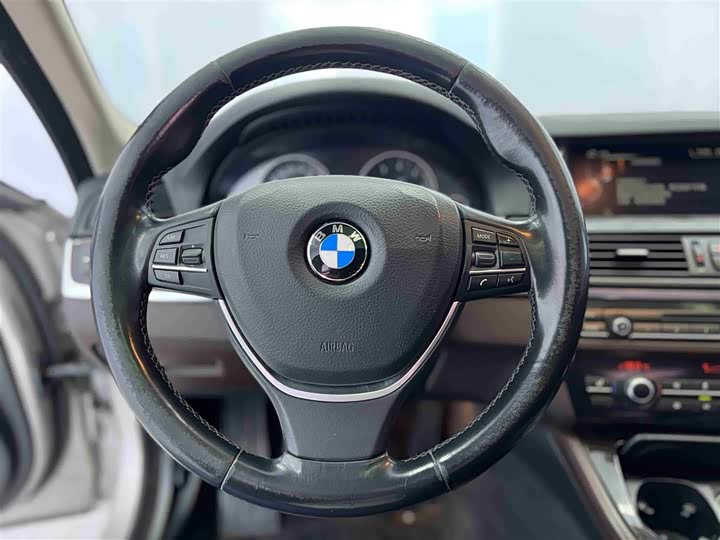 BMW 5 Series 525Li — фото 13