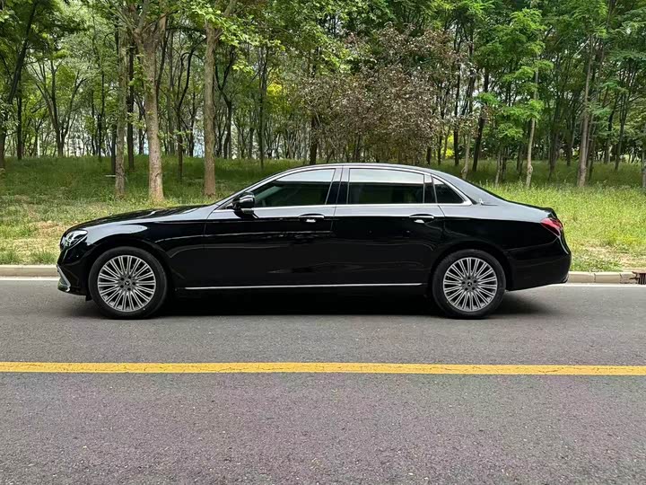 Mercedes-Benz E-Class 2023 E 300 L Luxury — фото 3