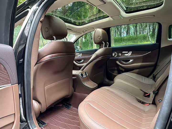 Mercedes-Benz E-Class 2023 E 300 L Luxury — фото 7