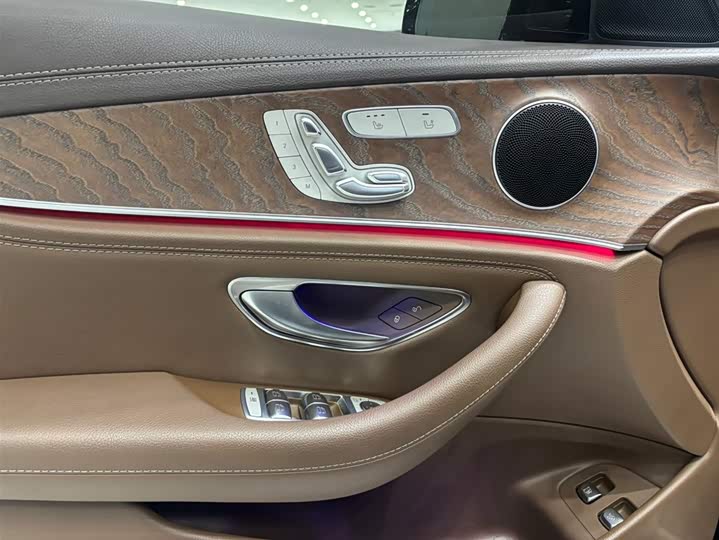Mercedes-Benz E-Class 2022 E 350 e L — фото 10