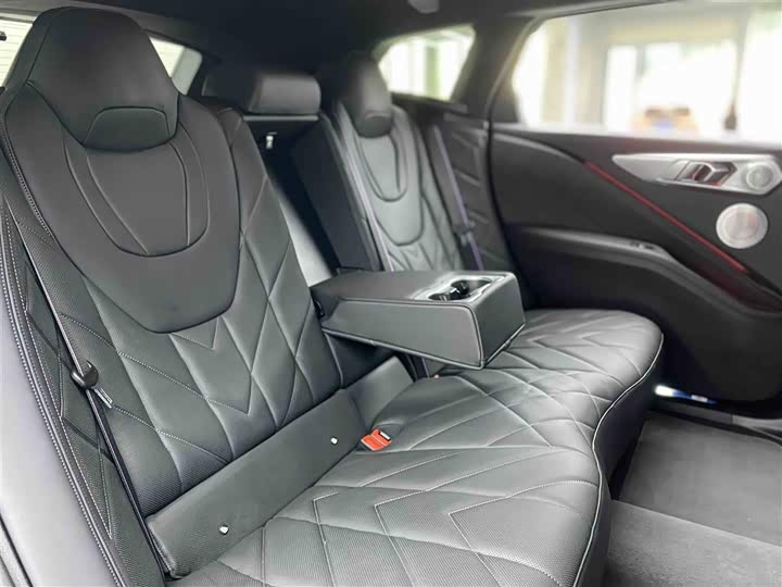 BMW XM 2023 Base — фото 12